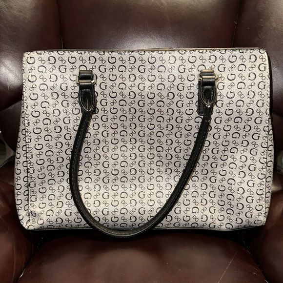 Guess Signature Bag - Picture 3 of 16